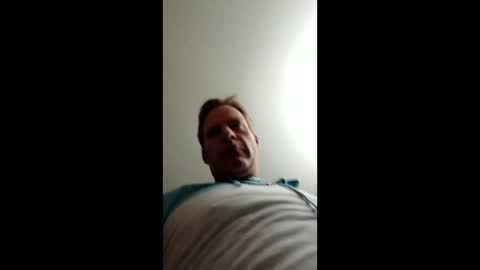 Snapshot of r04233054 chatting on 04/19/26, 02:27 r04233054 online show from 04/19/26, 02:27