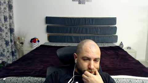 Snapshot of r0bila chatting on 01/29/25, 08:35 R0bila online show from 01/29/25, 08:35