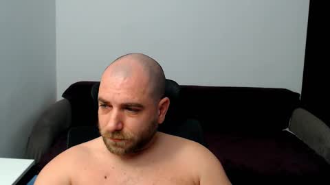 Snapshot of r0bila chatting on 09/24/25, 10:35 R0bila online show from 09/24/25, 10:35