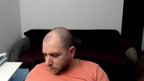 Snapshot of r0bila chatting on 12/19/25, 11:45 R0bila online show from 12/19/25, 11:45