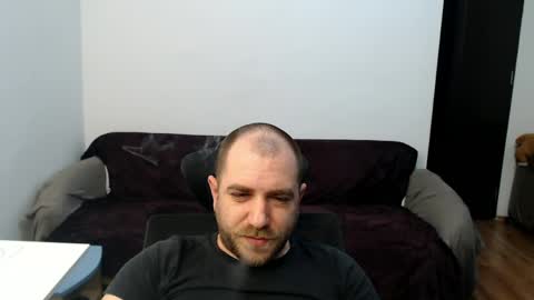 Snapshot of r0bila chatting on 04/08/26, 10:32 R0bila online show from 04/08/26, 10:32