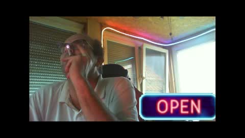 Snapshot of r_2d2_ chatting on 12/18/24, 09:14 dj mike online show from 12/18/24, 09:14