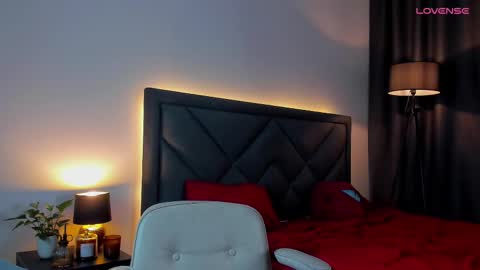 Snapshot of r_a_v_e_n chatting on 03/05/25, 06:34 online show from 03/05/25, 06:34