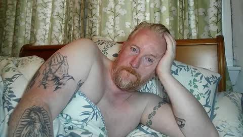 Snapshot of r_o_h_a_n chatting on 10/14/25, 09:10 r_o_h_a_n online show from 10/14/25, 09:10