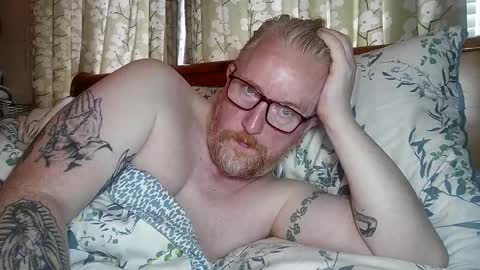 Snapshot of r_o_h_a_n chatting on 10/21/25, 12:39 r_o_h_a_n online show from 10/21/25, 12:39