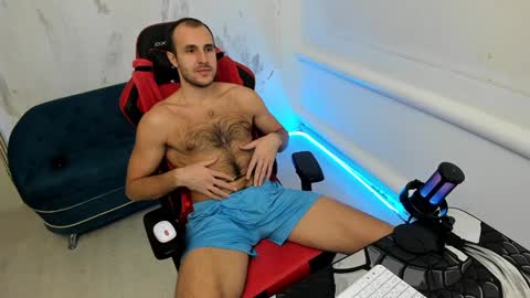 Snapshot of raamos chatting on 12/11/24, 08:18 Nikita online show from 12/11/24, 08:18