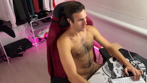 Snapshot of raamos chatting on 10/15/25, 10:54 Nikita online show from 10/15/25, 10:54