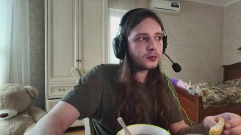 Snapshot of rabbitboyy1 chatting on 09/16/25, 08:48 rabbitboyy online show from 09/16/25, 08:48