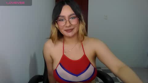 Snapshot of racchell_g22 chatting on 04/25/26, 07:44 Racchell g22 online show from 04/25/26, 07:44