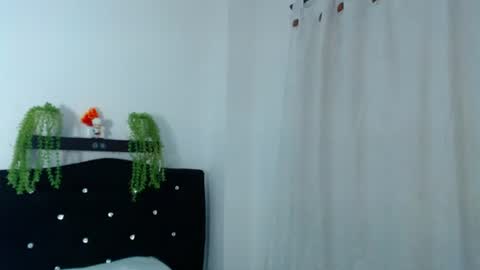 Snapshot of rachel__moon chatting on 07/19/26, 11:41 Valentina online show from 07/19/26, 11:41