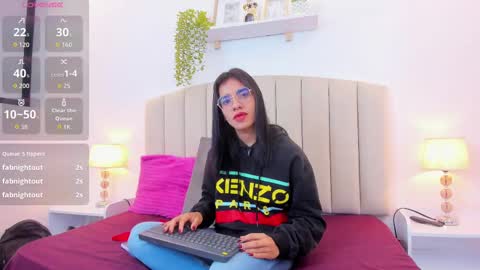 Rachel Donnelly online show from 09/27/25, 05:01