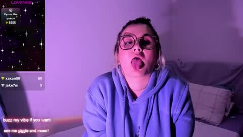 Snapshot of rachel_fo chatting on 01/04/25, 01:52 Rachel Foss online show from 01/04/25, 01:52