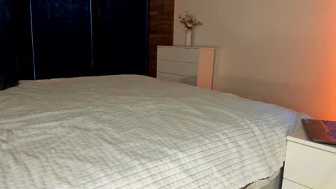 Sherryl online show from 12/01/25, 08:19