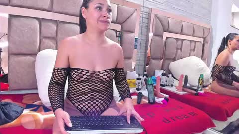 Snapshot of rachel_westt chatting on 12/21/24, 06:34 RACHEL online show from 12/21/24, 06:34