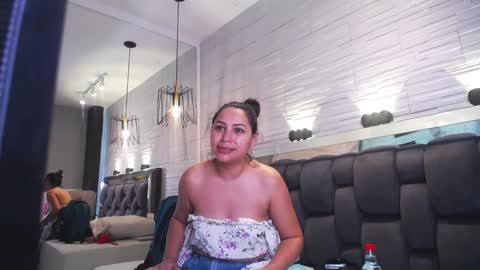 Snapshot of rachel_westt chatting on 01/24/25, 12:31 RACHEL online show from 01/24/25, 12:31