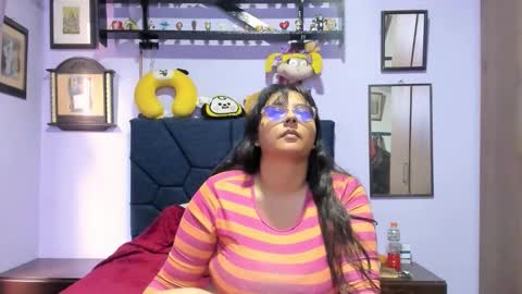 racheljames28 online show from 11/11/25, 03:01