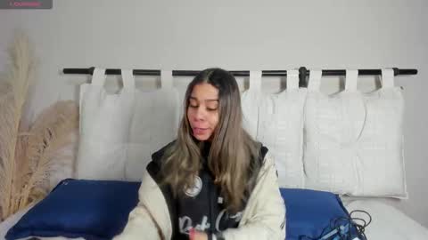 Snapshot of rachell_criss chatting on 01/06/26, 03:43 Rachell online show from 01/06/26, 03:43