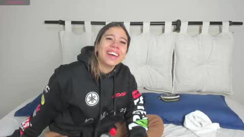 Snapshot of rachell_criss chatting on 01/09/26, 04:15 Rachell online show from 01/09/26, 04:15