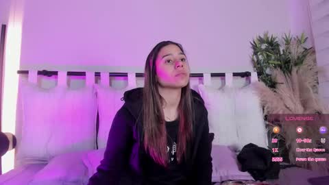 Snapshot of rachell_criss chatting on 02/03/26, 04:21 Rachell online show from 02/03/26, 04:21