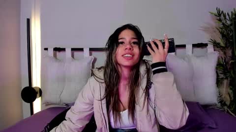 Snapshot of rachell_criss chatting on 03/22/26, 04:05 Rachell online show from 03/22/26, 04:05