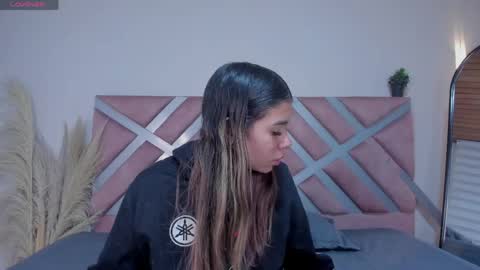 Snapshot of rachell_criss chatting on 03/28/26, 04:34 Rachell online show from 03/28/26, 04:34