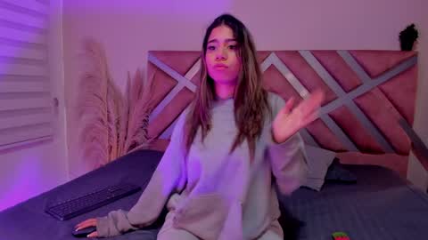 Snapshot of rachell_criss chatting on 03/31/26, 04:13 Rachell online show from 03/31/26, 04:13