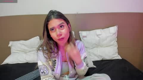 Snapshot of rachell_criss chatting on 04/09/26, 04:01 Rachell online show from 04/09/26, 04:01