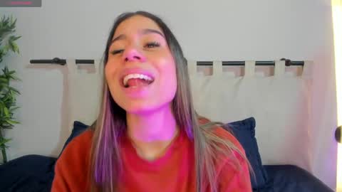 Snapshot of rachell_criss chatting on 04/18/26, 04:16 Rachell online show from 04/18/26, 04:16