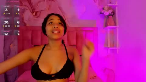 Snapshot of rachell_grey_ chatting on 11/04/25, 04:00 Rachel online show from 11/04/25, 04:00