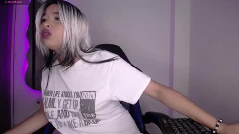 Snapshot of rachell_grey_ chatting on 12/02/25, 02:50 Rachel online show from 12/02/25, 02:50