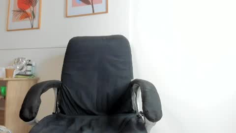 Snapshot of rachellesc chatting on 04/14/26, 12:33 rachellesc online show from 04/14/26, 12:33