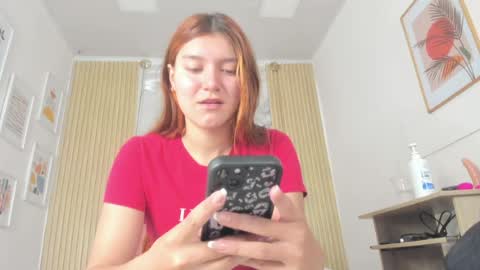 Snapshot of rachellesc chatting on 05/27/26, 12:13 rachellesc online show from 05/27/26, 12:13