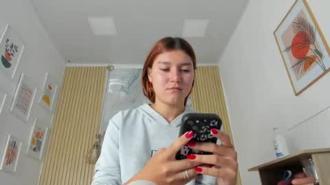 Snapshot of rachellesc chatting on 06/08/26, 12:16 rachellesc online show from 06/08/26, 12:16