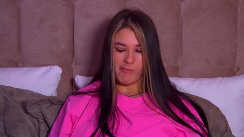 Snapshot of rachellsimpson chatting on 02/04/25, 02:07 RachellSimpson online show from 02/04/25, 02:07