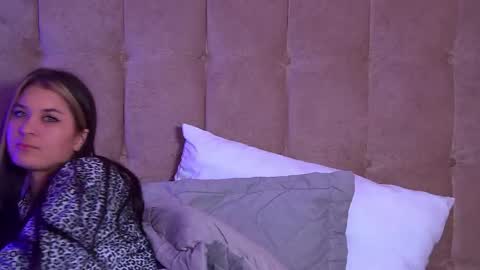 Snapshot of rachellsimpson chatting on 02/21/25, 01:11 RachellSimpson online show from 02/21/25, 01:11