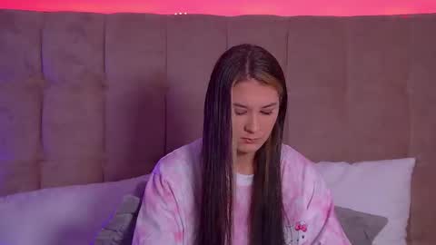 Snapshot of rachellsimpson chatting on 02/27/25, 06:09 RachellSimpson online show from 02/27/25, 06:09