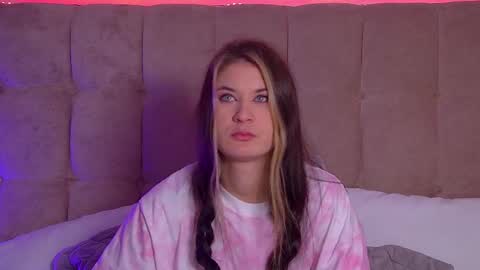 Snapshot of rachellsimpson chatting on 02/28/25, 05:04 RachellSimpson online show from 02/28/25, 05:04