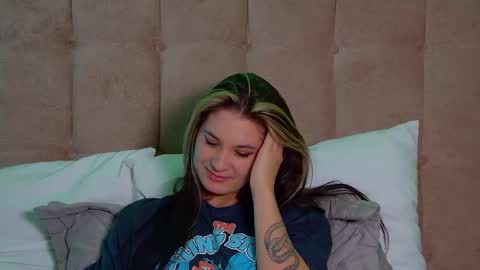 Snapshot of rachellsimpson chatting on 03/09/25, 04:38 RachellSimpson online show from 03/09/25, 04:38