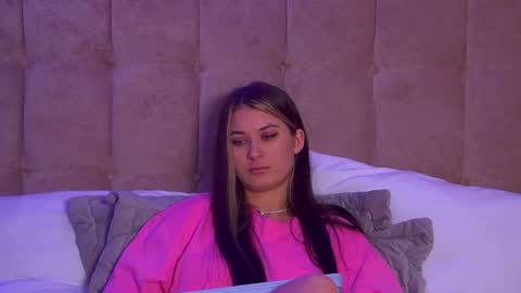 Snapshot of rachellsimpson chatting on 03/11/25, 09:59 RachellSimpson online show from 03/11/25, 09:59