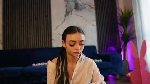 Snapshot of rachelravee chatting on 04/06/26, 04:21 Ann online show from 04/06/26, 04:21