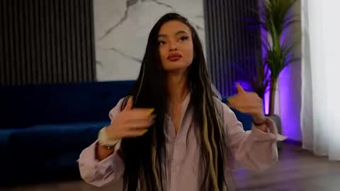 Snapshot of rachelravee chatting on 04/21/26, 04:19 Ann online show from 04/21/26, 04:19