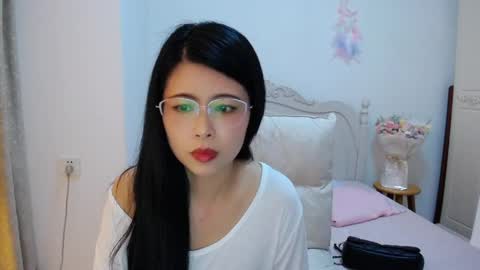 Snapshot of rachelwatts chatting on 05/24/26, 10:53 rachelwatts online show from 05/24/26, 10:53