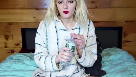 Snapshot of rachelxprice chatting on 01/16/25, 07:41 Rachel Price online show from 01/16/25, 07:41