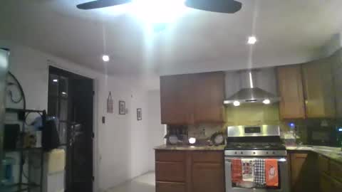 Snapshot of rachyyymarie93 chatting on 09/29/25, 04:28 Rachyyyy online show from 09/29/25, 04:28