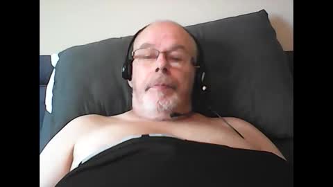 Snapshot of rader50 chatting on 11/16/25, 09:37 rader50 online show from 11/16/25, 09:37