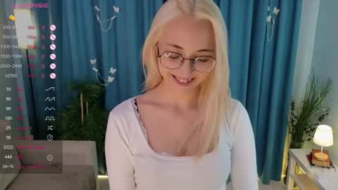 Karina online show from 09/17/25, 09:05