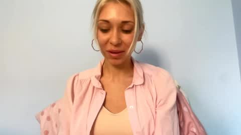 Snapshot of radiant__soul chatting on 04/19/26, 02:49 radiant__soul online show from 04/19/26, 02:49