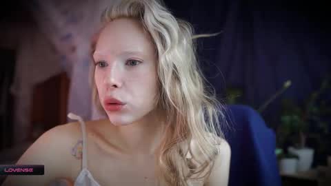 Snapshot of radiant_ada chatting on 10/22/25, 08:14 ada online show from 10/22/25, 08:14