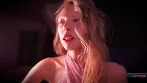 Snapshot of radiant_ada chatting on 11/19/25, 01:11 ada online show from 11/19/25, 01:11