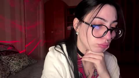 Snapshot of radiant_luna chatting on 12/13/25, 10:48 Luna online show from 12/13/25, 10:48